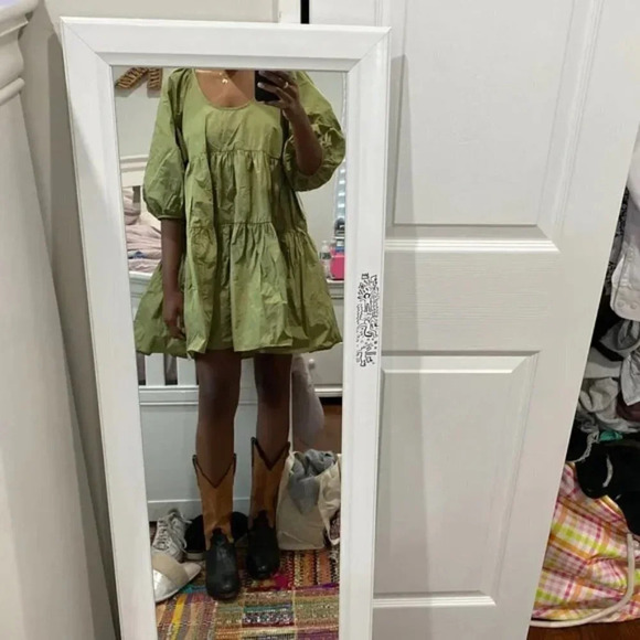 Aritzia Wilfred  Fantasy Babydoll Dress Pistachio Green Puff Sleeve Medium NWT - Picture 3 of 11